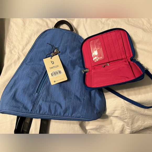 Baggallini convertible backpack with non-matching wristlet - Picture 4 of 4